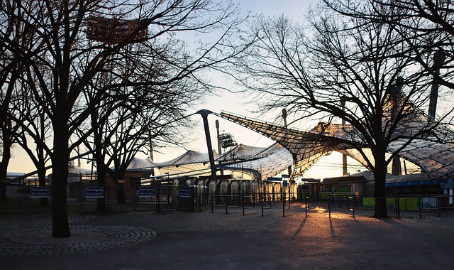 并屡次摘得